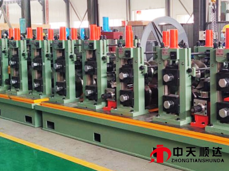 冷彎成型機