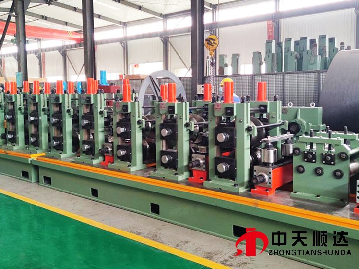 冷彎成型機
